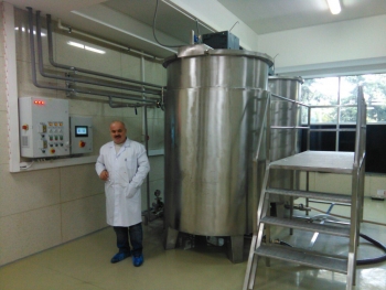 Platformed Shampoo and Cosmetic Mixer 